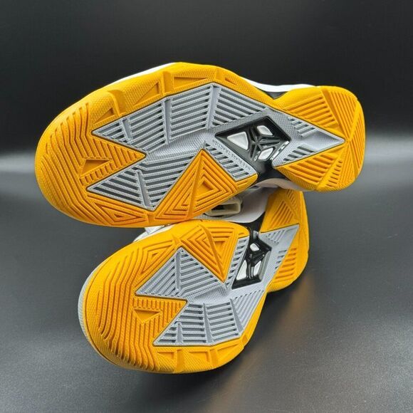 Nike Zoom Kobe Venomenon 4 'White University Gold' - Picture 10 of 15